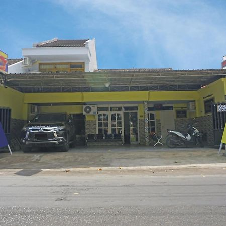 Putih Mulia Homestay Syariah Lumajang Екстер'єр фото