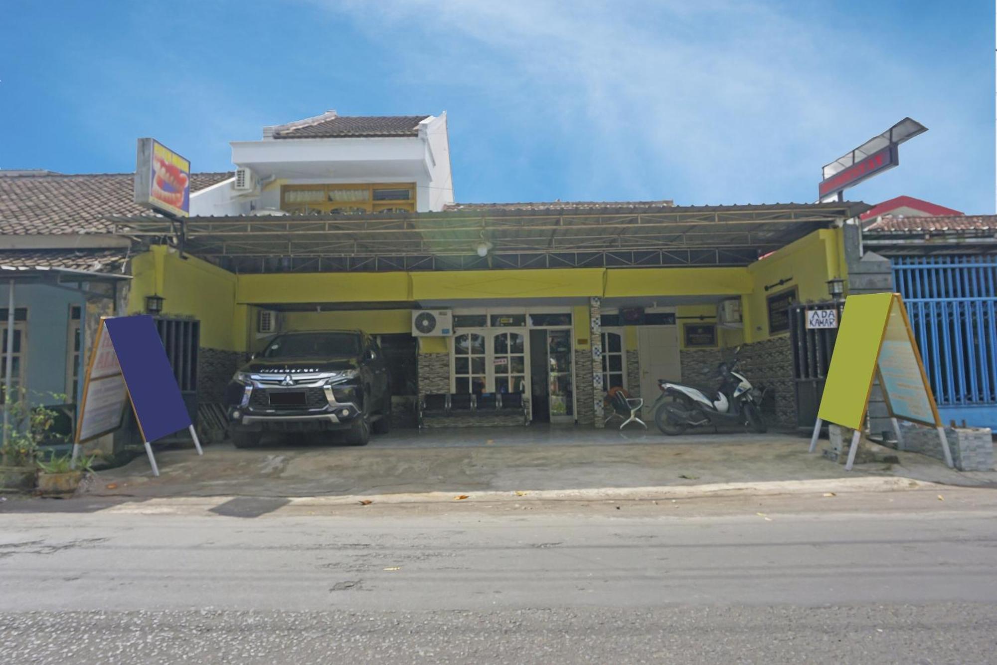 Putih Mulia Homestay Syariah Lumajang Екстер'єр фото