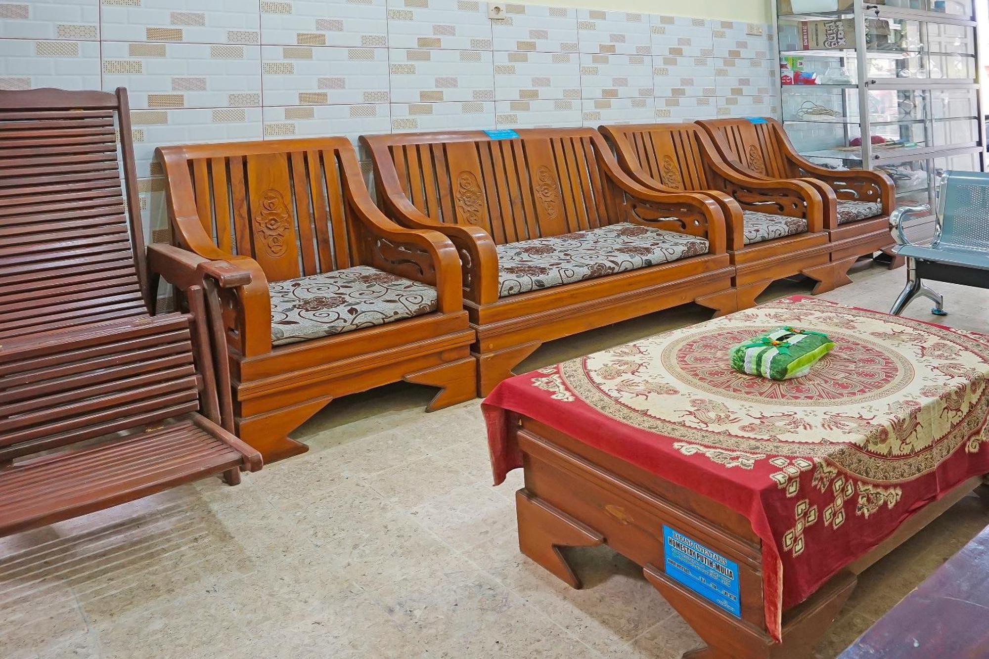 Putih Mulia Homestay Syariah Lumajang Екстер'єр фото