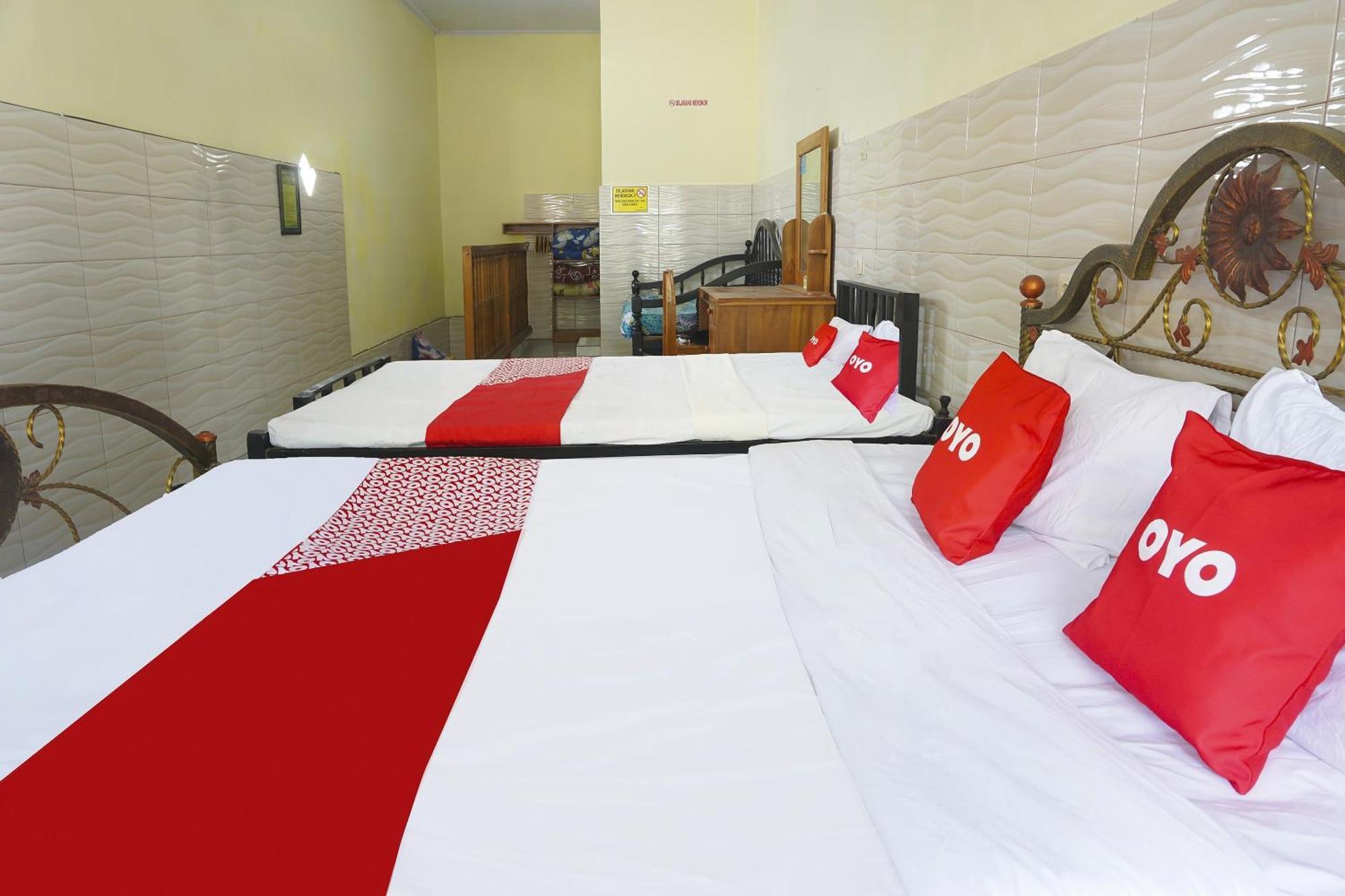 Putih Mulia Homestay Syariah Lumajang Екстер'єр фото