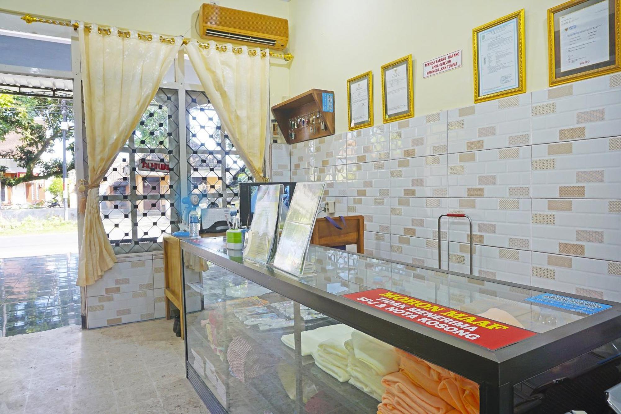 Putih Mulia Homestay Syariah Lumajang Екстер'єр фото